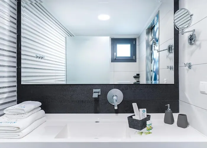 Nautilus Iii Aparthotel