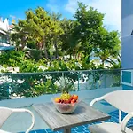 Nautilus Iii Apartahotel 3*